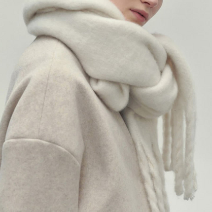Soft & Elegant Women's Knitted Winter Scarf – Cozy Cable Knit Design for Cold Weather