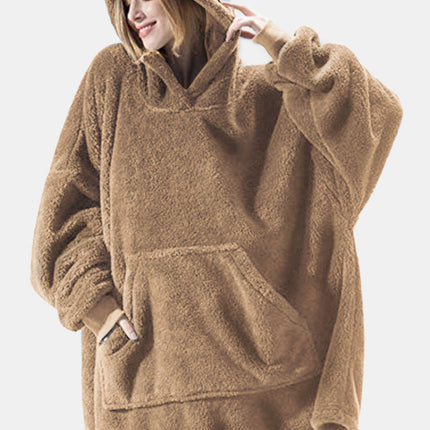 Cozy Oversized Huggie Hoodie Blanket – Warm Flannel Hooded Blanket with Sleeves & Kangaroo Pocket
