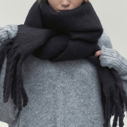 Soft & Elegant Women's Knitted Winter Scarf – Cozy Cable Knit Design for Cold Weather