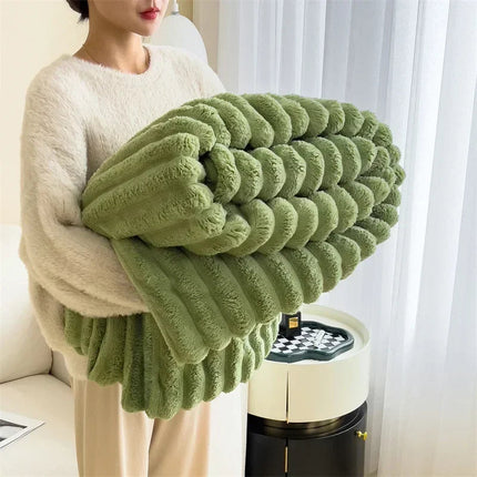 Cozy Fleece Throw Blanket 59" x 79" – Soft, Warm, Plaid Design for Fall & Winter