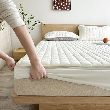 Dream Pillow Waterproof Mattress Protector – Hypoallergenic, Breathable, Machine Washable, Fits Twin to King Sizes