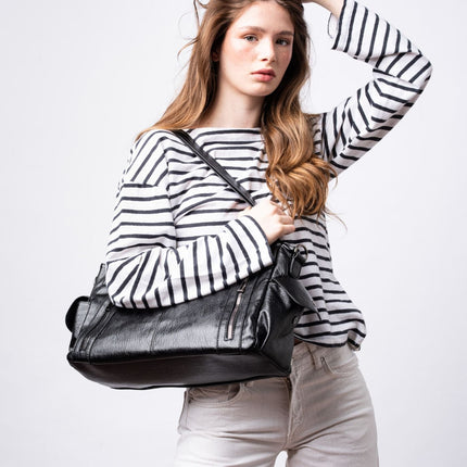 Black Leather Shoulder Bag with Side Pockets – Spacious & Elegant Women’s Leather Handbag