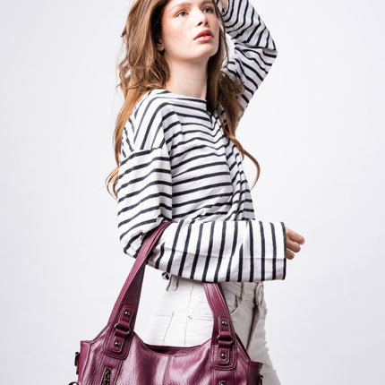 Black Leather Shoulder Bag with Side Pockets – Spacious & Elegant Women’s Leather Handbag