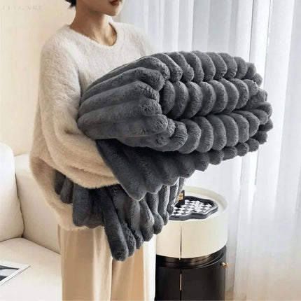 Luxurious Faux Sheepskin & Coral Fleece Throw Blanket – Super-Soft Cozy Faux Shearling Throw (47" × 59", 59" × 79", 71" × 79", 79" × 91")