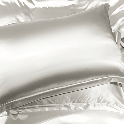 Premium Mulberry Silk Bedding Set – 100% Natural Mulberry Silk Duvet Cover with 2 Pillowcases – Hypoallergenic, Breathable, Temperature-Regulating, and Skin-Friendly