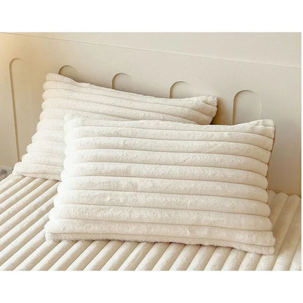 Soft Velvet Fleece Bedspread – Plush Ribbed Texture Warm Blanket for Bedroom & Couch