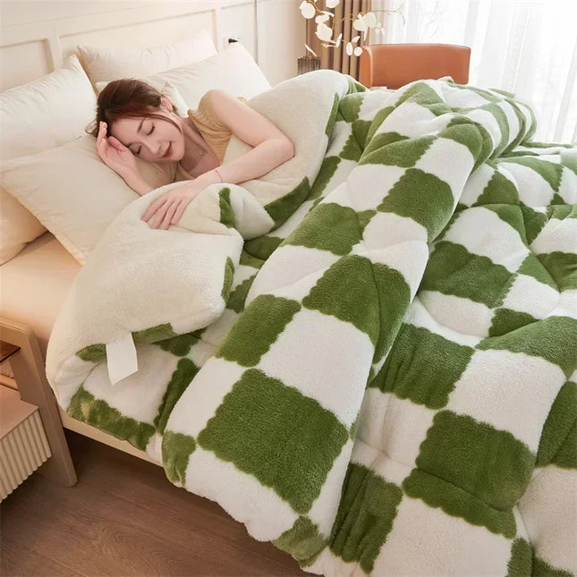 Checkered Winter Fleece Blanket – Soft & Warm Plaid Throw for Bed and Sofa