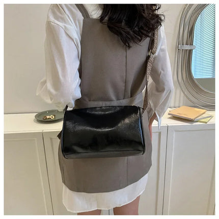 Stylish Leather Shoulder Bag with Braided Strap – Durable, Comfortable, and Spacious