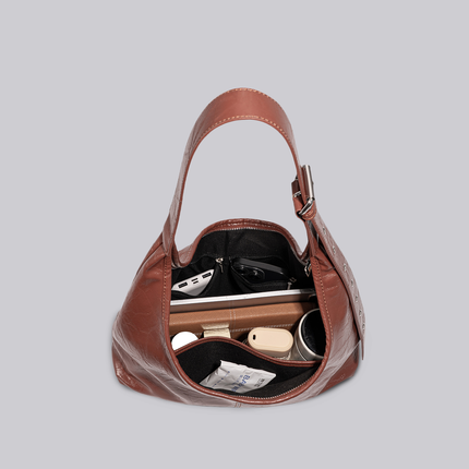 Black Shoulder Bag – Minimalist Design with Spacious Storage