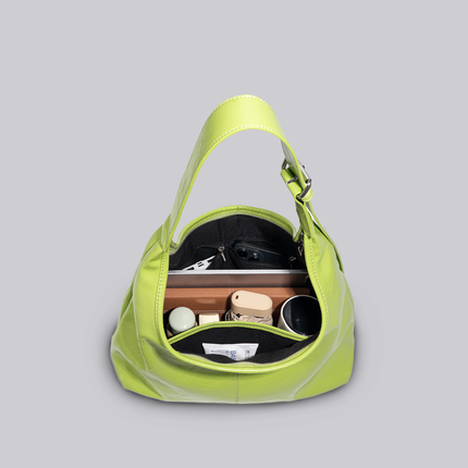 Black Shoulder Bag – Minimalist Design with Spacious Storage